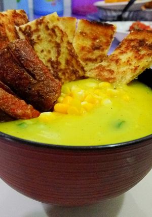 Foto resep Cream corn soup with beef sausage & crouton
