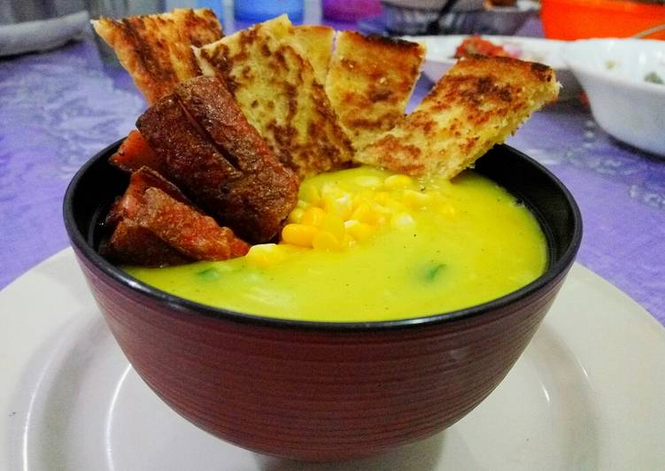 Cream corn soup with beef sausage &amp; crouton
