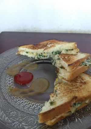 A picture of Spinach corn sandwich.
