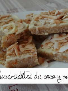 Una foto de Cuadraditos de coco y mandarina