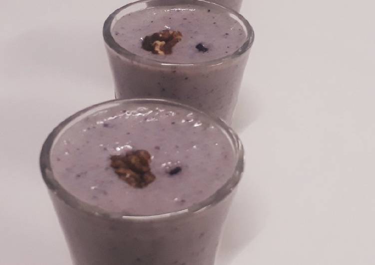 Simple Way to Make Any-night-of-the-week Walnuts and blueberry smoothie shots