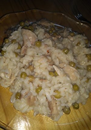 Una foto de Pollo arroz y arvejas