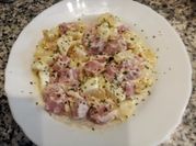 Una foto de ensalada de mejillones