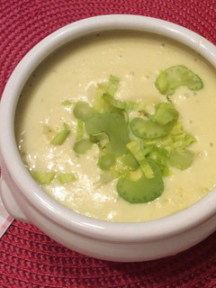 Una foto de Crema de apio, puerro y patata