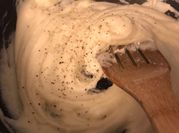 Una foto de salsa blanca con maizena sin leche