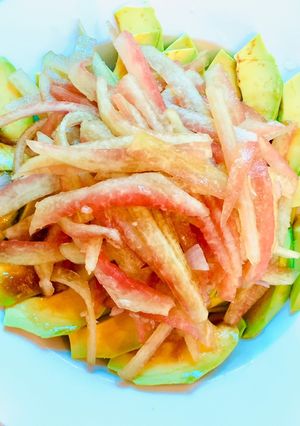 Hình của món Gỏi dưa hấu và bơ sáp chay.