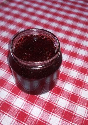A picture of Strawberry jam in microwave.