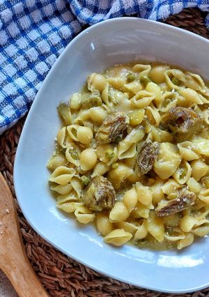 Foto di Conchigliette con carciofi, patate e piselli