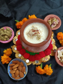 મટકા કેસર કુલ્ફી (Matka Kesar Kulfi Recipe In Gujarati) રેસીપી મુખ્ય ફોટો