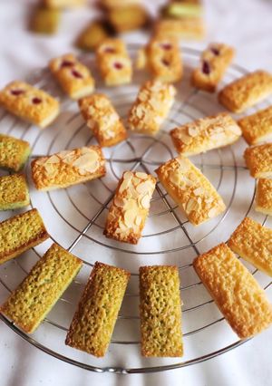 Une photo de Mini financiers pistache / amande / framboise