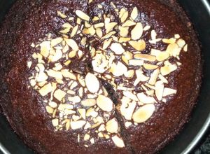 Foto di Torta Caprese Vegana con granella di mandorle