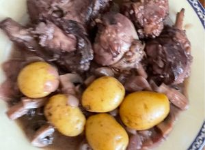 Una foto de Coq au vin
