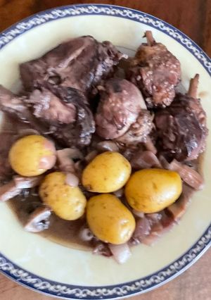 Una foto de Coq au vin