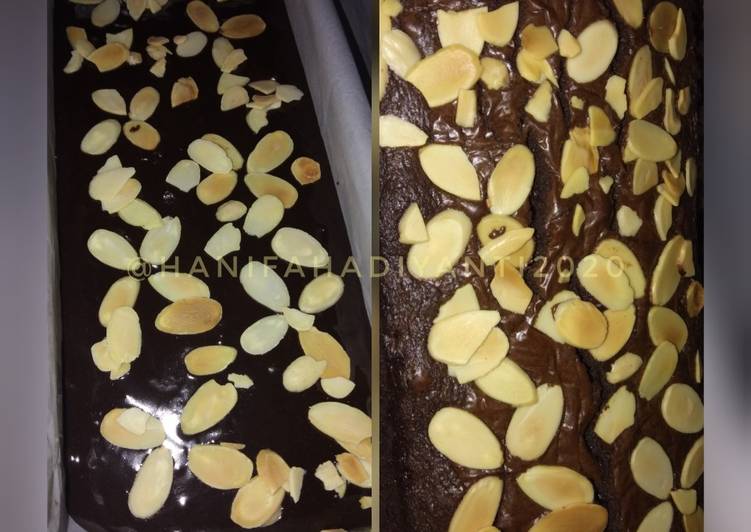 Almond Brownies Panggang