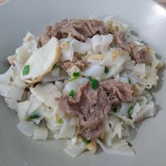 A picture of 干炒牛河 Stir-fry Flat Noodles with Beef.