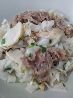 A picture of 干炒牛河 Stir-fry Flat Noodles with Beef.