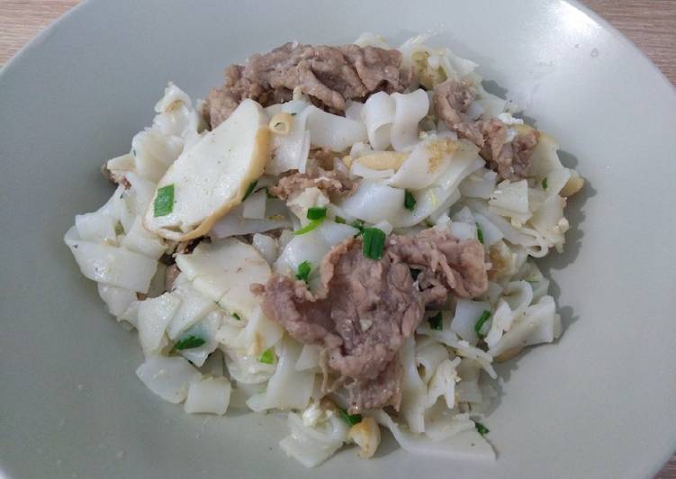 Recipe of Speedy 干炒牛河 Stir-fry Flat Noodles with Beef