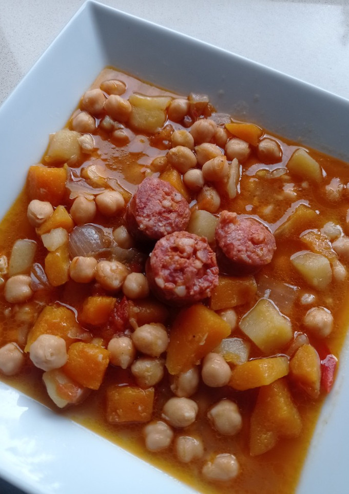 Una foto de Estofado de garbanzos y calabaza en olla GM