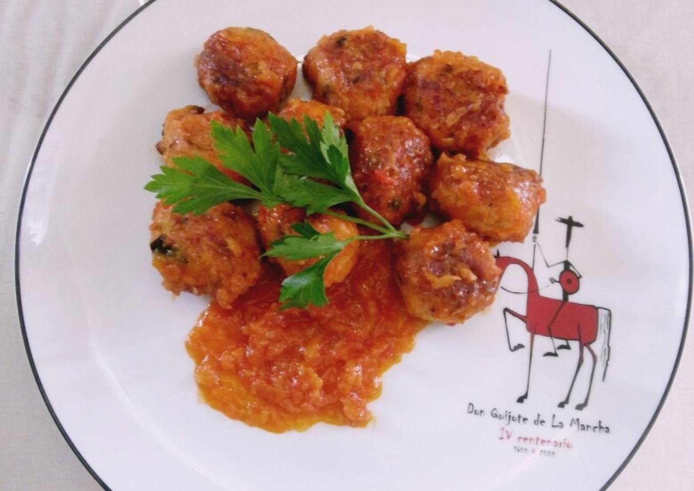 Albóndigas de pescado en salsa de tomate