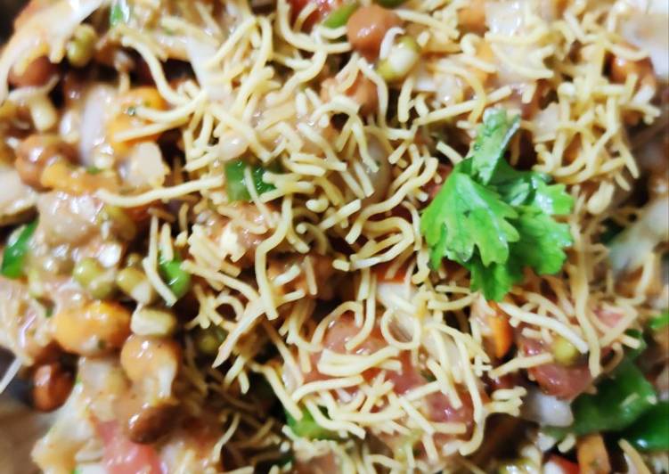 Simple Way to Prepare Appetizing Sprouted BHEL