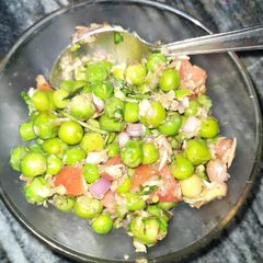 A picture of Hara boiled matar chat.