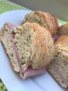 Una foto de Pan de queso y orégano súper express 🥰😋🥳🙌🏻