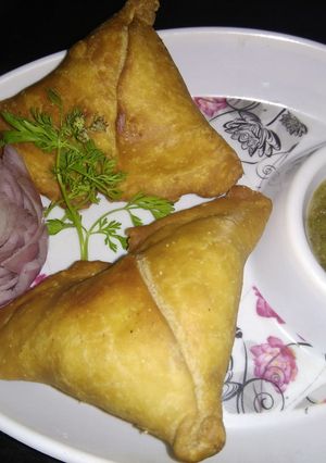A picture of Potato peas punjabi samosa.