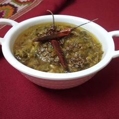 A picture of Chana palak daal.