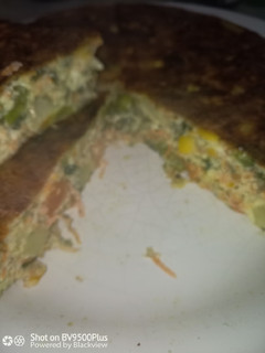 Una foto de Tortilla de verduras recicladas