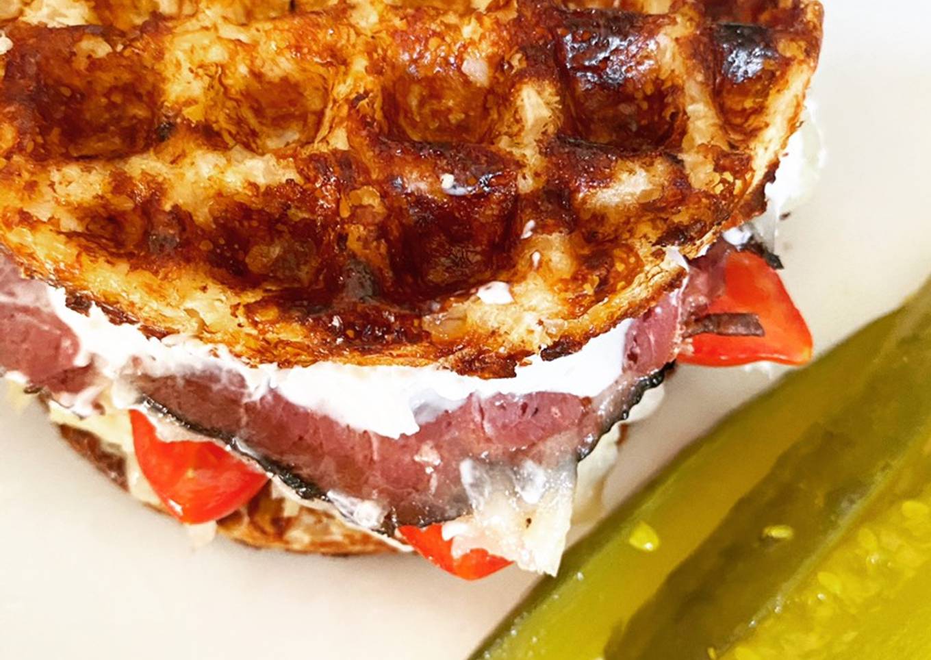 Sándwich con waffle de coliflor keto