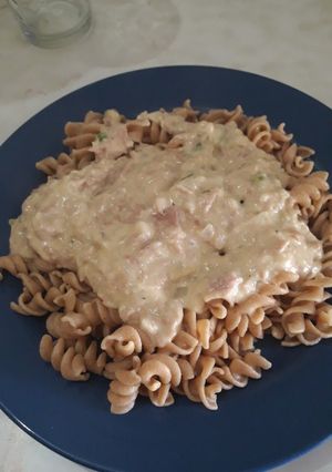 Una foto de Fideos con atún light