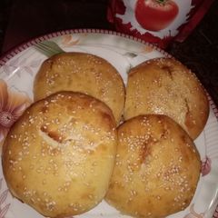 A picture of Chicken macaroni bun in patila.