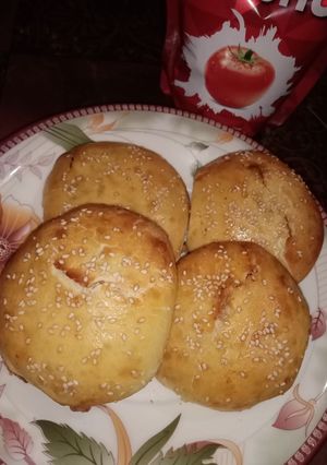 A picture of Chicken macaroni bun in patila.