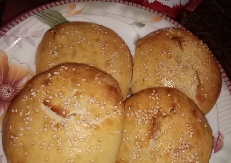 Chicken macaroni bun in patila