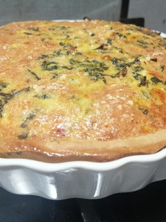 Una foto de Quiche de pollo y verduras