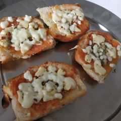 A picture of Cheese bread.