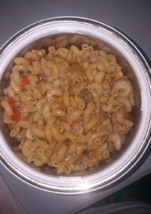 A picture of Jollof twist macaroni with liver.