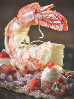 Foto principal de Hojaldre de gambón con pico de gallo y mahonesa de sriracha