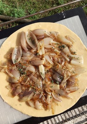 Une photo de Tarte fondante aux échalotes