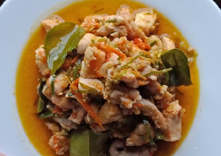 Cara Gampang Menyiapkan Ayam Pedas Daun Jeruk, Menggugah Selera