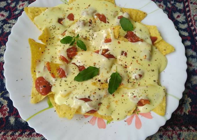 Recipe of Homemade Nachos with cheese dip