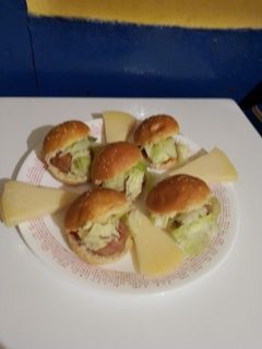 Una foto de Mini hamburguesas con queso Extremeño 👩‍🍳🍔🧀
