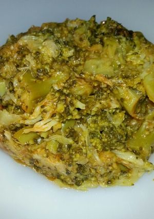Foto principal de Brócoli con ajos y salsa de tomate