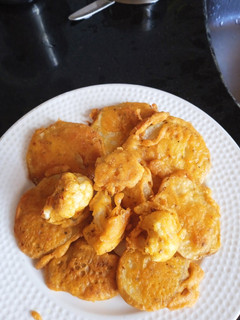 आलू, गोभी के पकौड़े (aloo gobi ke pakode recipe in Hindi) रेसिपी मुख्य फोटो