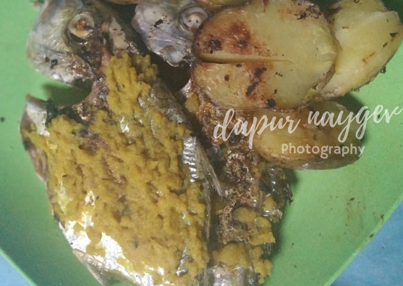 Ikan bakar plus bumbu kuning