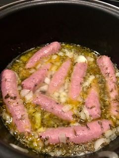 Una foto de Longanizas al vino