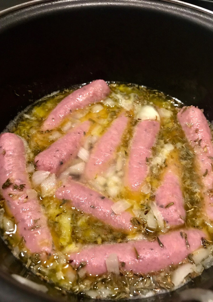 Una foto de Longanizas al vino