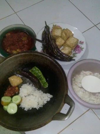Cara Mudah Membuat Resep Sambal terasi goreng yang  Bikin Ketagihan Anti Ribet, Mantap Sekali