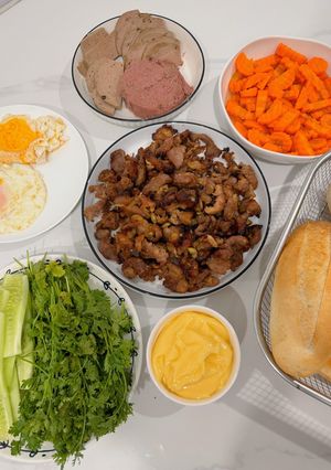 Hình của món Thịt nướng (ăn kèm bánh mỳ hoặc bún rất ngon).