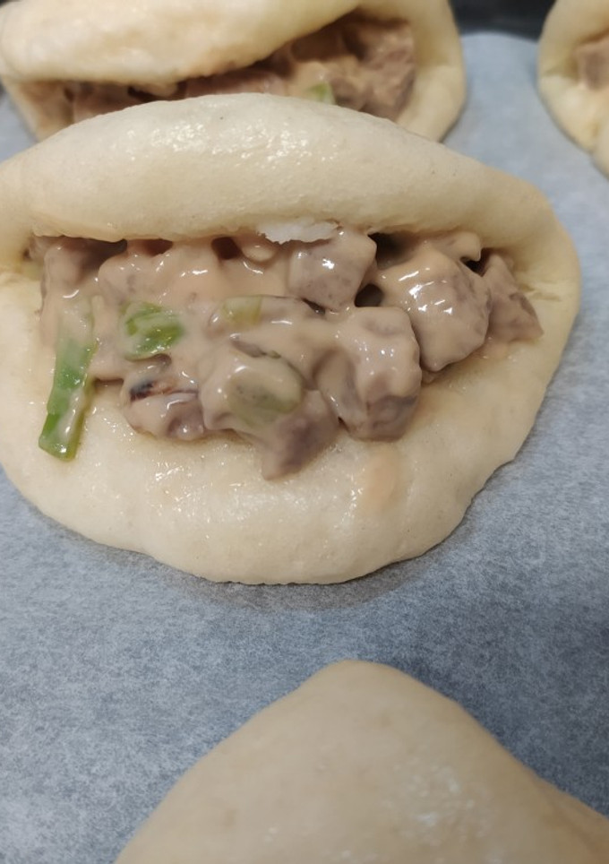Una foto de Pan Bao con secreto ibérico, ajitos y salsa de mayonesa hoisin